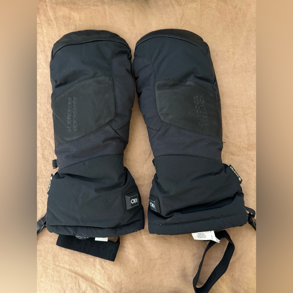 Outdoor Research Prevail Heated Goretex Mittens! NET, Medium.